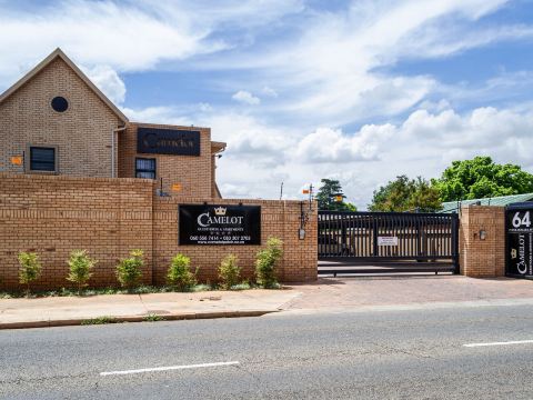 Camelot Guest House & Apartments