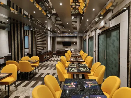 Sapphero Resorts A Unit of Shri Sai Hospitality Отели рядом с достопримечательностью «Shree Saibaba Sansthan Trust, Shirdi»