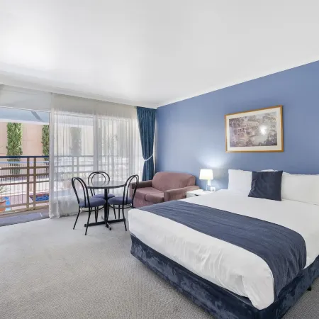 MAS Country Riverboat Lodge Motor Inn