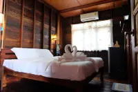 Baan Kun Tuad Ko Si Chang - balcony