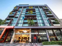 Civic Horizon Hotel & Residence Hotels near Ekkamai Eastern Bus Terminal