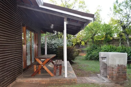 Log Cabin & Settlers Village Отели рядом с достопримечательностью «Pilgrims Rest»