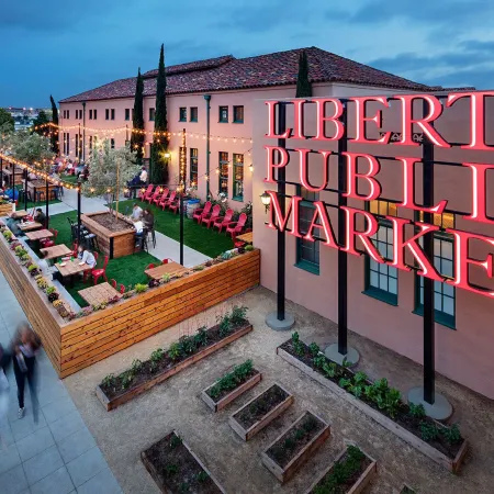Courtyard San Diego Airport/Liberty Station Отели рядом с достопримечательностью «Харбор-Айленд»
