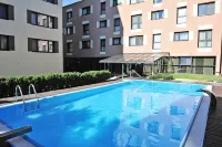 Melrose Apartments - Pools