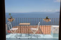 Casa Vela | Wine Bar, Bistrot, B&B a Chianalea di Scilla - con vista mare