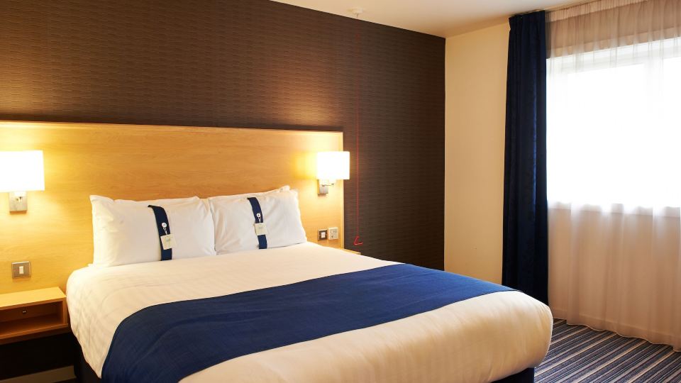 Holiday Inn Express MANCHESTER AIRPORT by IHG