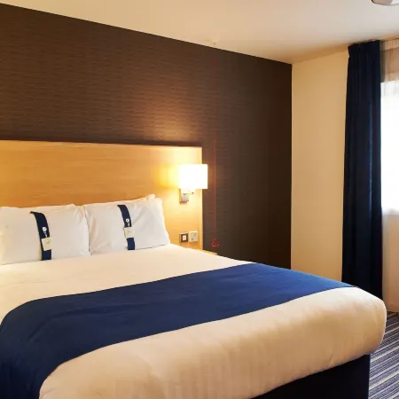 Holiday Inn Express MANCHESTER AIRPORT by IHG