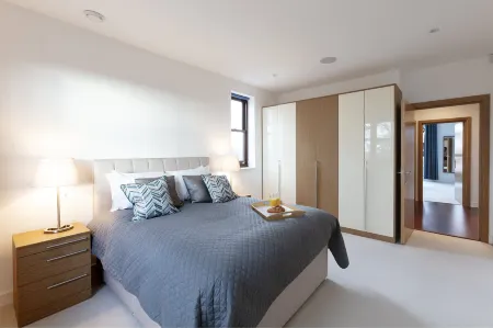 Hampden Apartments - the Henry Отели рядом с достопримечательностью «St George's Chapel»