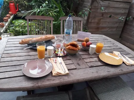 Maison du Jardin Botanique 7 Min Centre et Gare Отели в г. Ваттрело