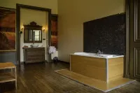 Domaine du Chateau de La Neuville Hotel a Huy