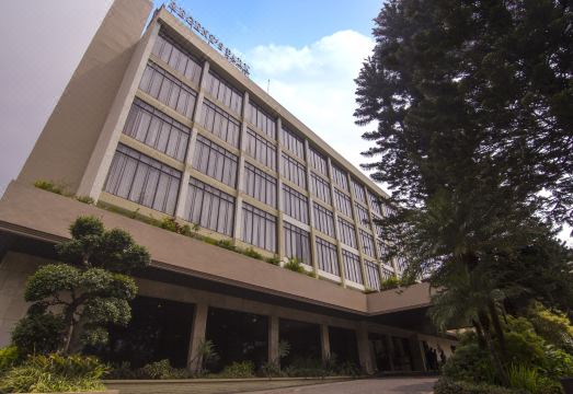 Regency Park Hotel.Over view