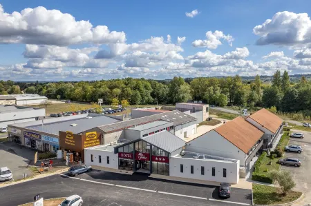 Hôtel le Cyrano Bergerac Отели в г. Сен-Лоран-Де-Винь