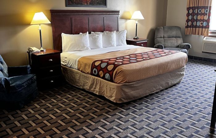 Sky Lodge Inn & Suites - Delavan