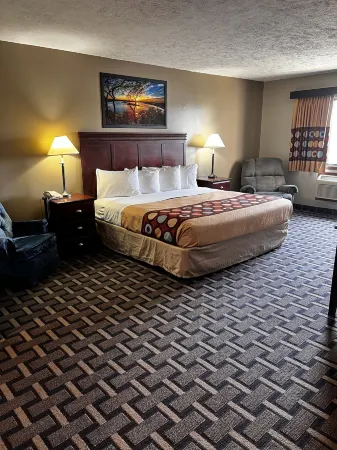 Sky Lodge Inn & Suites - Delavan