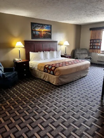Sky Lodge Inn & Suites - Delavan