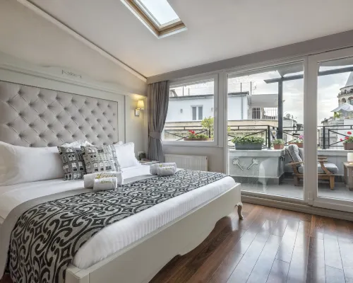 Louis Appartements Galata Hotels near Karakoy