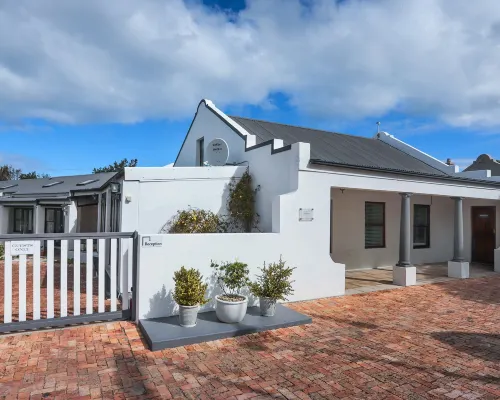 Sixteen Guesthouse on Main Hotéis em Hermanus