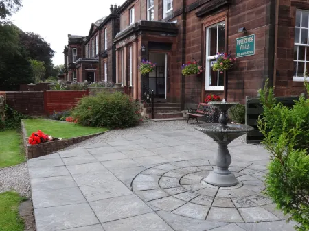 Dumfries Villa Отели рядом с достопримечательностью «Дамфрис Кампус - Юниверсити оф Запад оф Шотландия»