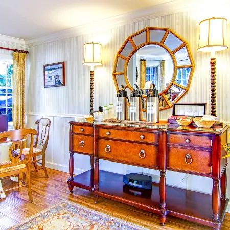 Wayside Inn Отели рядом с достопримечательностью «Пляж Кармел»