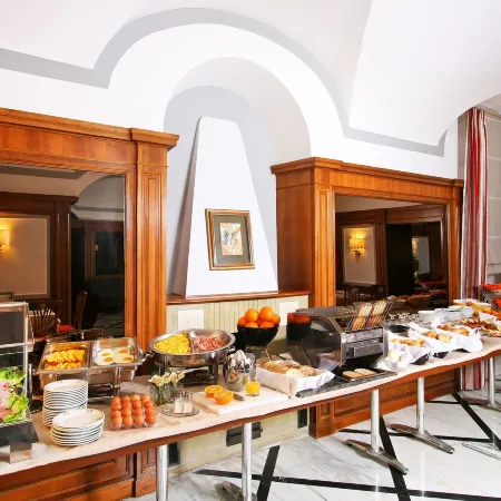 Hotel Arcangelo Отели рядом с достопримечательностью «Улица Виа-Маргутта»