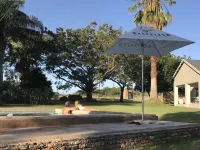 Hamiltons Lodge & Restaurant - مسبح