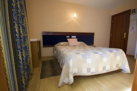 Hotel Santa Cruz Отели в г. Comarca de Ordes