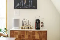 Modern A Frame, Prime Location, 6-Acres, Fire Pit, Hot Tub, King Bed, Pets Ok