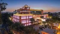 Taj Hotel & Convention Centre, Agra Отели рядом с достопримечательностью «Rai Cabs»