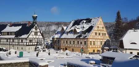 Hotel Saigerhütte Отели в г. Нойхаузен
