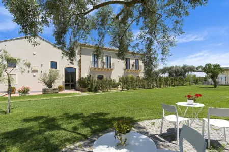 Nèroli Bio Relais Отели рядом с достопримечательностью «Этналенд»