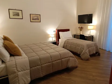 Gibus Hotels near Materdei
