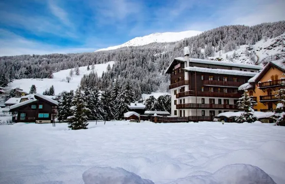 穹頂公寓式酒店