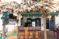 Lina Point Belize Overwater Resort - bar
