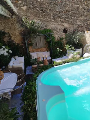 Les Hauts de Corneilhan - Bed and Breakfast