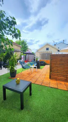 La Magnifique Villa Hotels in Chelles