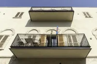 Seaside Escape with Blissful Balcony and Mamad by Sea N' Rent Hotels near Seekers