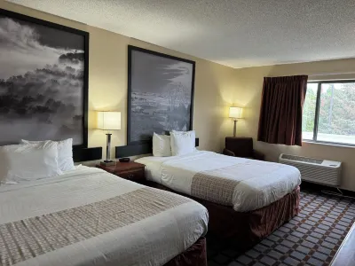 Super 8 by Wyndham Mason City Hotels in Clear Lake