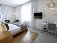 Platinum Residence Boutique Hotels near Ego Gallery
