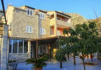 Villa Konalic - Bãi đậu xe