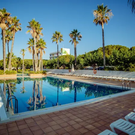 Hostal Bellsol Отели в г. Пинеда-де-Мар