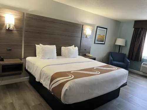 紅翼品質套房飯店