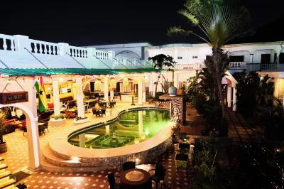 Grand Casamora فنادق في Adjiringanor