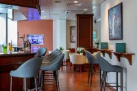 Kapetanios Limassol Hotel - Quầy bar