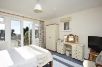 St Maur Hotels in Ventnor