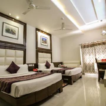 Hotel Emerald Hotels near Rock Garden of Chandigarh