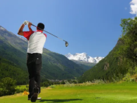 โรงแรมท็อชเซอร์โฮฟ โรงแรมในTasch