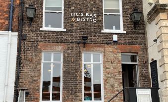 Lil's Bar and Bistro