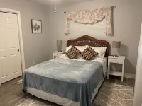 Contemporary Remodeled, minutes from beach!