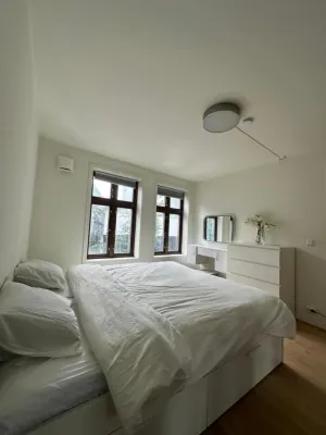 Deluxe central 2 bedroom with view and underground garage Hotels in 