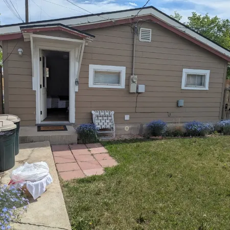 Charming 2-bedroom cottage in the great little town of Dillon with WiFi